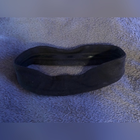 🚨3/$12 Lululemon Headband - Picture 2 of 2